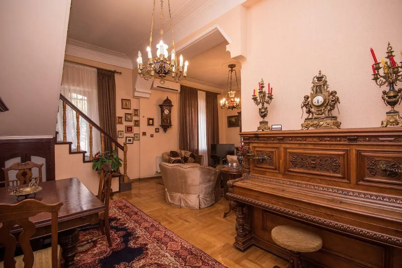 Lia'S Guest House Тбилиси 3*,